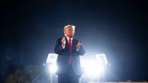 Aseguran que Donald Trump prepara un documento para revelar que el gobierno de Estados Unidos mantuvo contacto con extraterrestres