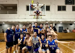 Dos festejos en uno: Universitario salió campeón de la D y ascendió junto a Saladillo
