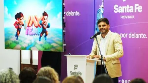 El gobernador Maximiliano Pullaro