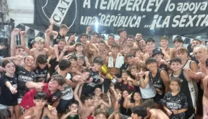 La primera vez del Negro: Temperley festejó el título con su gente en el Morosano