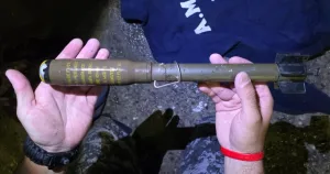 Navidad con susto: encontraron una granada de guerra en San Martín y Biedma