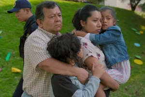 ¿De qué trata la serie de Netflix que acaba de estrenar su segunda temporada y lidera el top 10 de las más vistas?