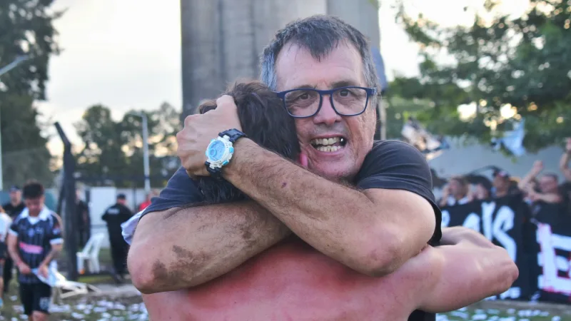 Alejandro Fernández, entrenador de Timbuense, campeón de la Liga Regional Totorense de Fútbol
