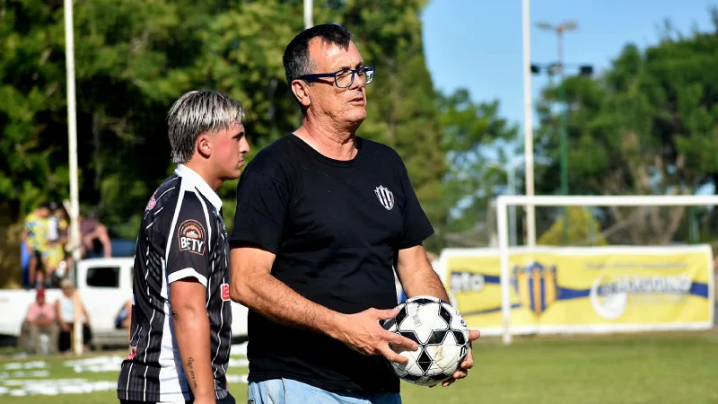 Alejandro Fernández, entrenador de Timbuense, palpitó la final de la Liga Totorense