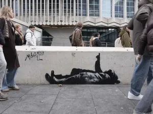 Tema universal: Banksy reapareció en Londres con dos murales sobre la desigualdad y la crisis de la vivienda