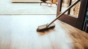 Por qué hay que barrer hacia afuera en Año Nuevo