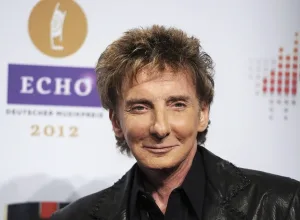 El cantante Barry Manilow anunció que padece cáncer de pulmón y suspendió sus conciertos en Estados Unidos
