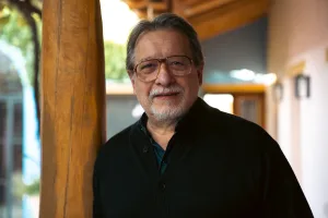 Enrique Llopis trae el pulso del Litoral a Contraviento con “El río canta en mi voz”