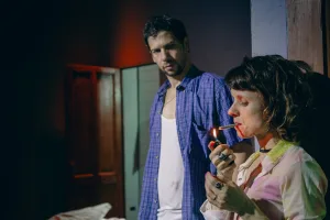 “En cada lugar del mundo, en este instante”, la obra de Martín Mir que evoca la latente tragedia del 2001, llega a Rosario