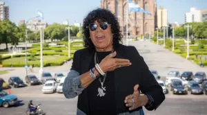 La Mona Jiménez debió ser operado tras su show en La Plata y su estado de salud generó preocupación en redes