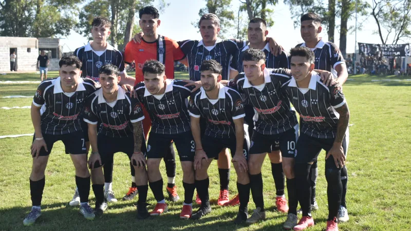El equipo de Timbuense, finalista de la Liga Regional Totorense de Fútbol
