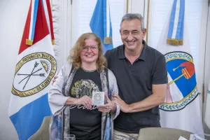 El intendente Pablo Javkin recibió a Beatriz Vignoli, ganadora del Primer Premio Nacional de Poesía