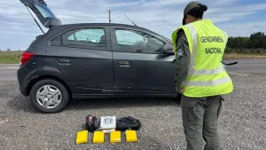 incautan 4,4 kilos de cocaína transportados en un auto