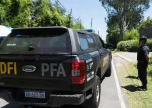 Lujo en tiempo agregado: sorprenden 45 autos de alta gama en finca ligada a la AFA