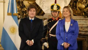 Monteoliva desembarca y levanta la Bandera: Rosario, primera parada