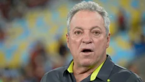 "No quiero que mi equipo se entrene con camisetas rosas, parecen un grupo de maricas", la homofóbica frase de un DT brasilero que da la vuelta al mundo