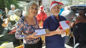 Con pan dulce incluido: taxistas promocionan tarifa especial para jubilados frente al Pami