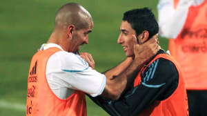 "Like" con mensaje: los gestos de Di María que reavivaron la interna con Verón