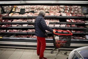El arbolito no tapa los precios: alimentos y pasajes empujan la inflación de diciembre