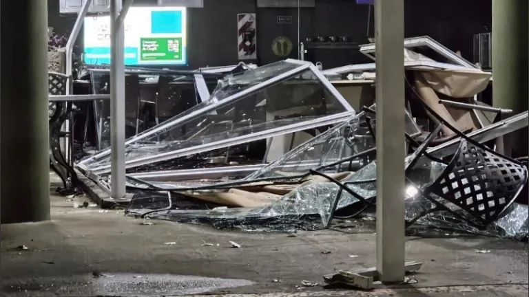 Una cola de tornado causó graves daños en Alvear en la previa de Nochebuena