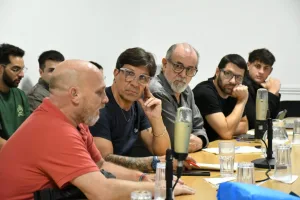 Taxistas buscan un incremento del 25% para enfrentar costos