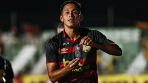 Rodrigo Atencio no ocultó sus ganar de jugar en Newell's: "Soy hincha y sería un sueño vestir esa camiseta tan linda"