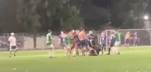 Tarjeta roja a la calma: una falta terminó en pelea en torneo amateur