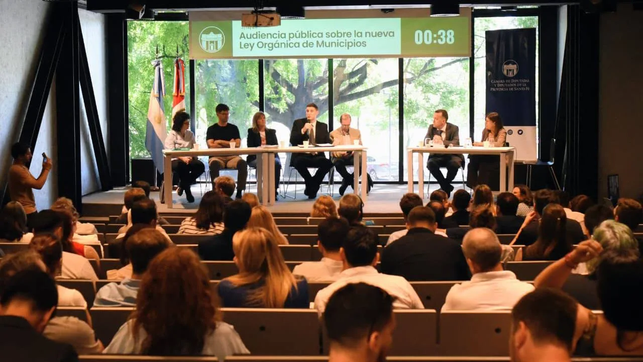 Audiencia en Rosario por la ley orgánica de municipios. diciembre 2025