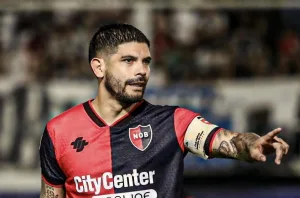 Newell's anunció la salida de Ever Banega en plena presentación de la dupla Orsi-Gómez como los nuevos entrenadores