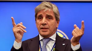 Sin reservas en el Central, Luis Caputo lanza bono en dólares a cuatro años para rollear vencimientos de deuda