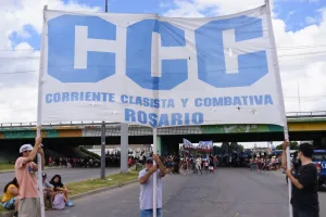 Protestas y cortes en Rosario contra las políticas de Milei: reclamaron “Navidad con trabajo y sin hambre”