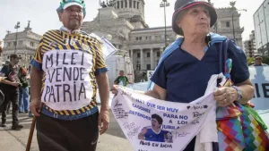 Otra vez la represión en la marcha de los jubilados: golpes y gases de la Policía contra los manifestantes