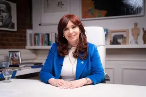 Cristina Kirchner cuestionó el “dólar indexado” y advirtió que la economía “está en caída libre"