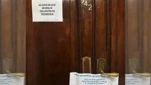 Oficina del Senado cerrada