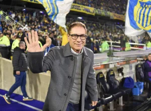 Holan no es más el técnico de Rosario Central