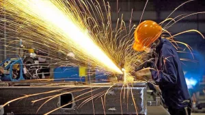 En caída libre: la industria volvió a bajar en octubre y tocó su peor nivel desde marzo