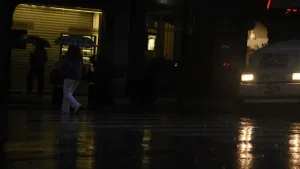 Parece que habrá que armar la mesa adentro: Rosario quedó bajo alerta por tormentas fuertes para Nochebuena