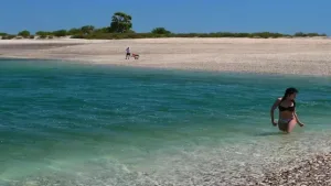 Lo llaman "el caribe argentino" y queda en la provincia de Buenos Aires: dónde está y cómo llegar