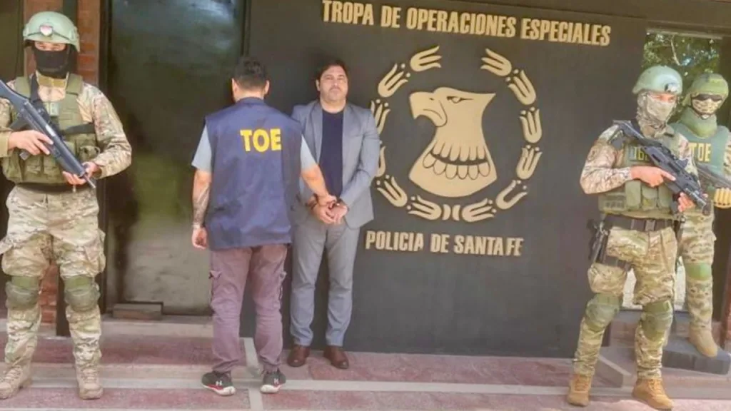 Asesor de bolsa denunciado por estafas cayó en un bar de Pellegrini al 1500