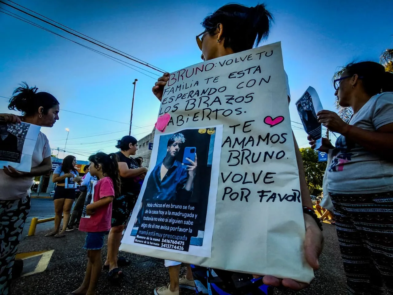 Masiva marcha para pedir por la aparición de Bruno, el joven que es buscado de forma desesperada por su familia desde hace 5 días