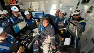 Milei y una curiosidad sobre su vestimenta: “Tengo 14 mamelucos de YPF, uso dos por día”