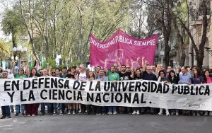 Jueves de movilización universitaria en Rosario y sin clases en la UNR por paro de docentes y no docentes