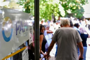 Médicos también advirtieron sobre intenciones de cerrar el policlínico Pami I para degradarlo a hospital de día