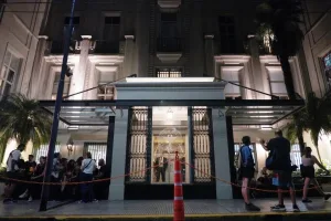 Cristina Kirchner seguirá internada a raíz de una complicación tras ser operada por apendicitis