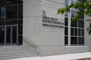 San Lorenzo: prohíben salir del país y retienen la licencia a un padre moroso por deuda alimentaria