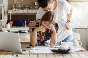 Trabajador pobre: el 72% de los empleados argentinos cobra menos de $1 millón