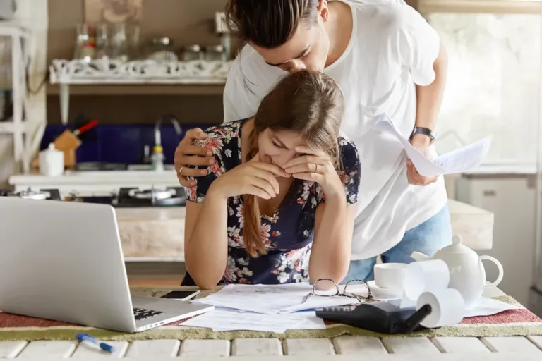 Trabajador pobre: el 72% de los empleados argentinos cobra menos de $1 millón