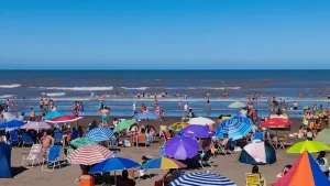 Vacaciones 2026: una familia tipo necesita casi $4 millones promedio para veranear en el país