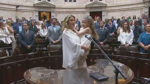 ¿Dónde creyó que estaba? Virginia Gallardo juró como diputada vestida de blanco "como una novia"