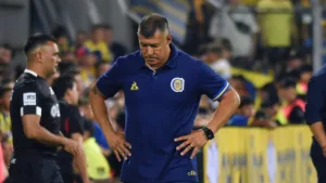 A horas del debut de Rosario Central surgieron problemas para el entrenador Jorge Almirón
